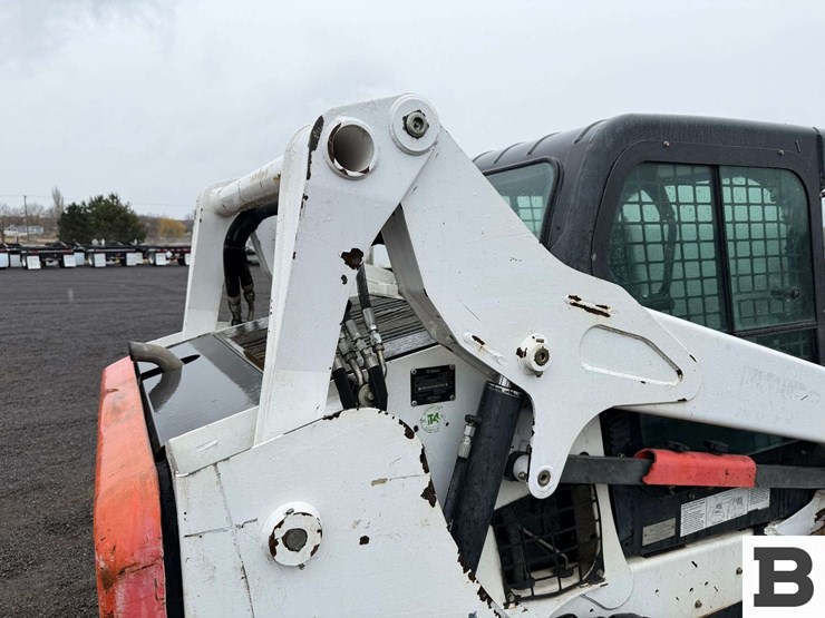 2013-bobcat-s570-image-22