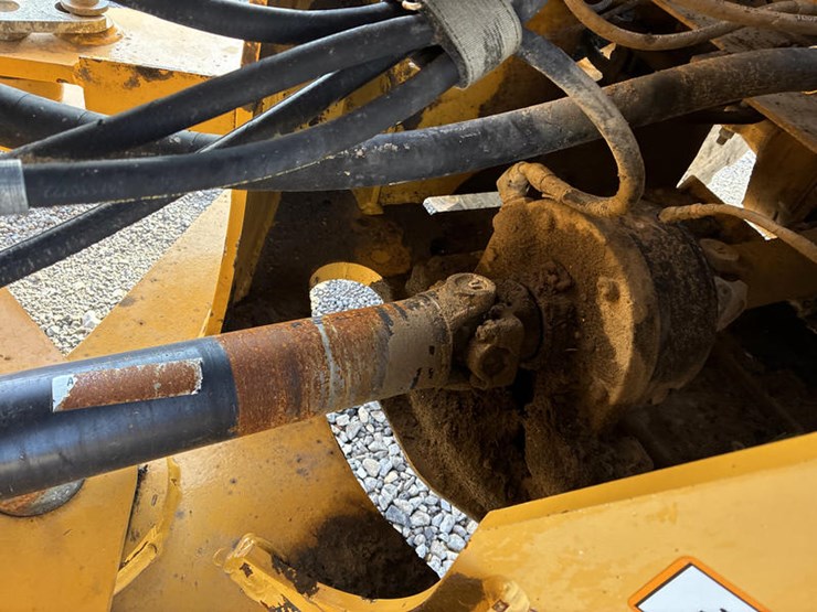 2011-deere-544k-image-20