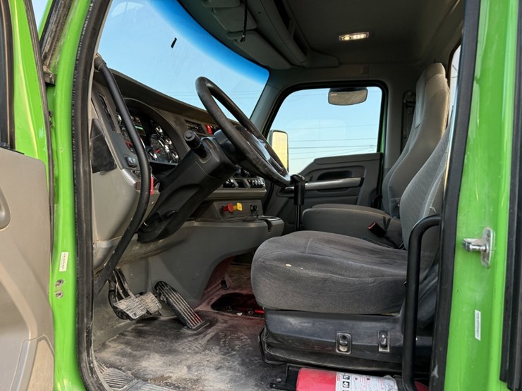2019-kenworth-t880-image-15