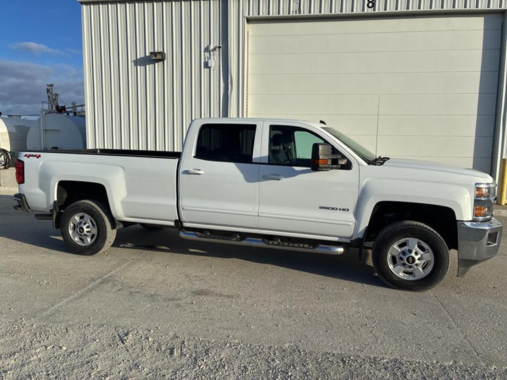 2019-chevrolet-2500-image-3
