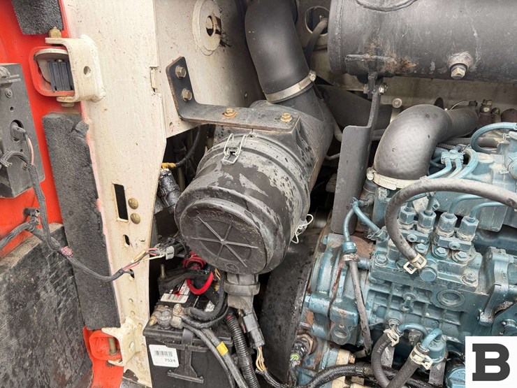 2013-bobcat-s570-image-19