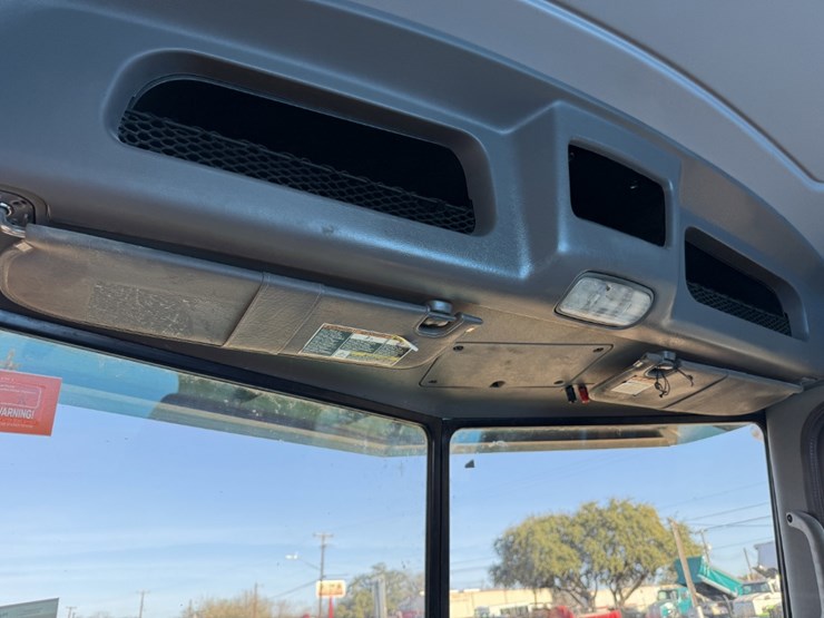 2021-peterbilt-367-image-13