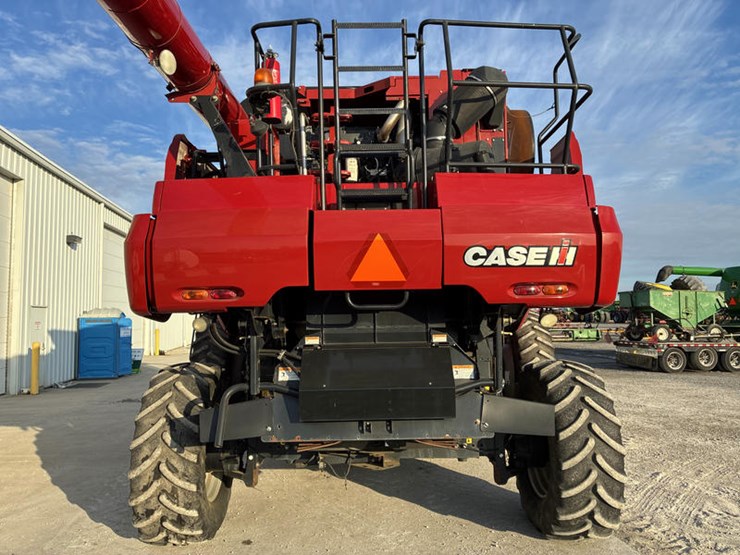 2010-case-ih-8120-image-7