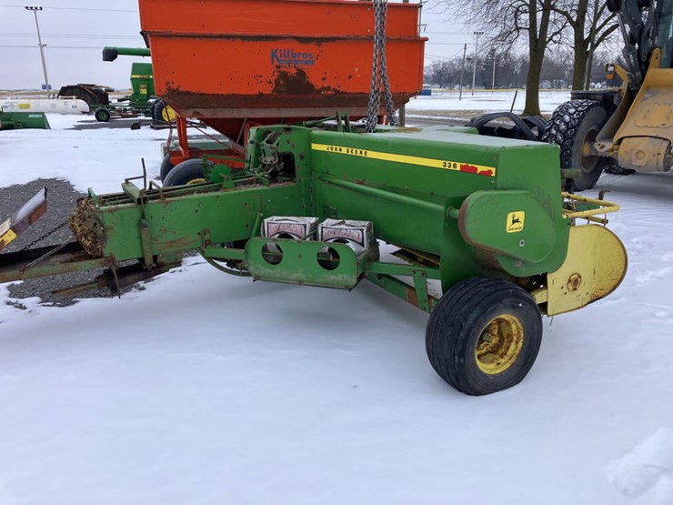 john-deere-336-image-3