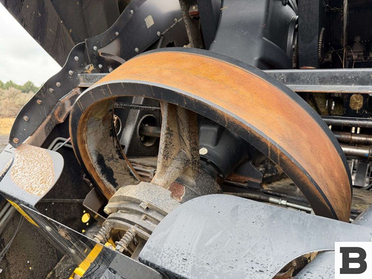 new-holland-340-image-18