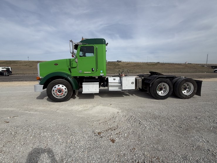 2021-peterbilt-367-image-8