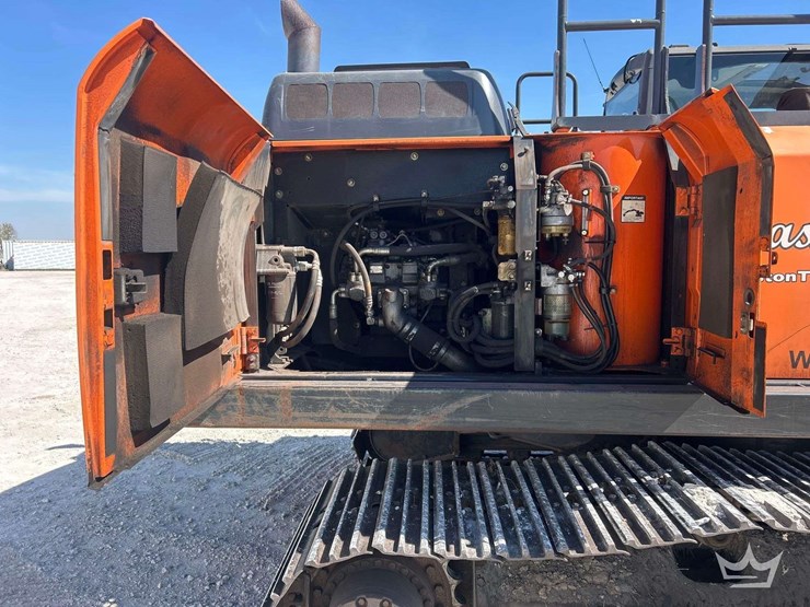 2015-hitachi-zx210-lc-image-19