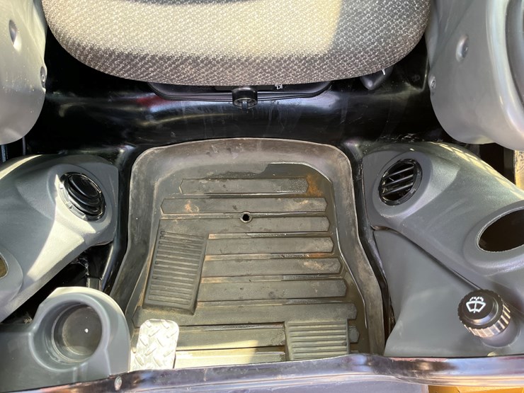 2018-caterpillar-299d-image-18