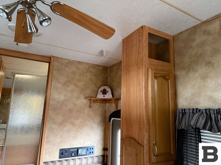 2006-raptor-3712ts-travel-trailer-image-39
