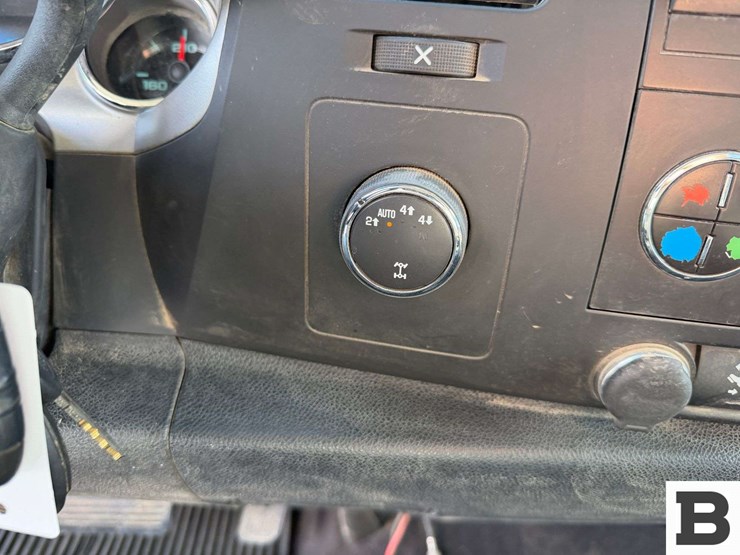 2013-chevrolet-silverado-1500-image-30