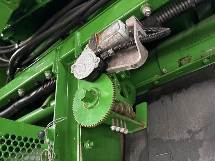 2014-john-deere-s680-image-54