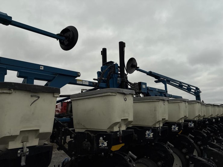 2010-kinze-3600-image-57