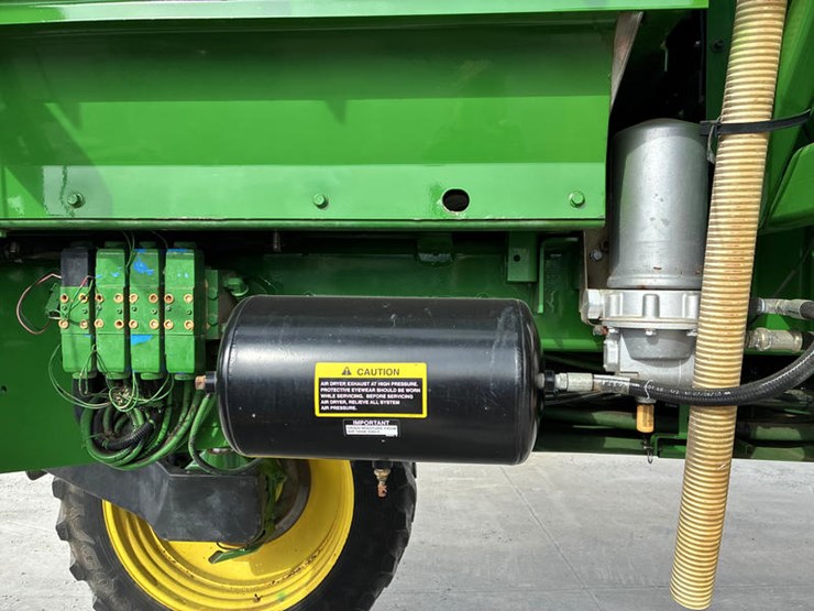 2014-john-deere-4830-image-25