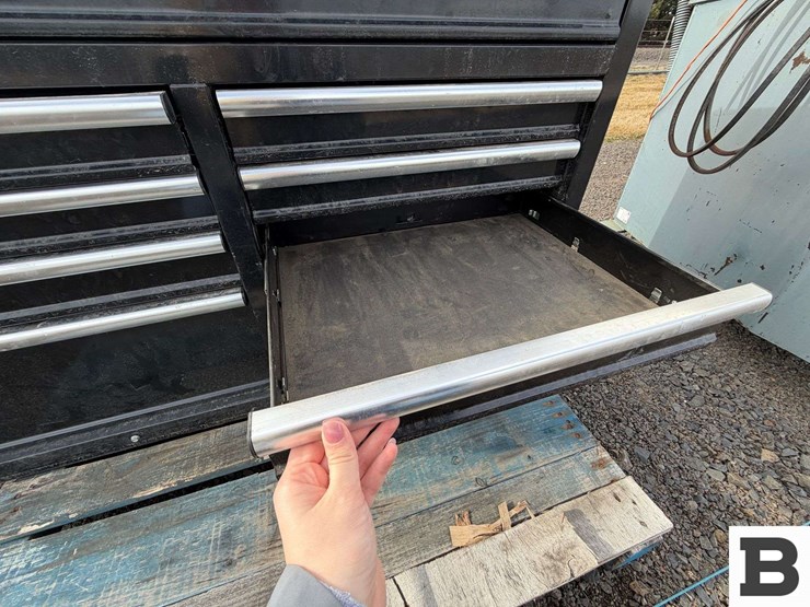 46"-9-drawer-mobile-workbench-image-10