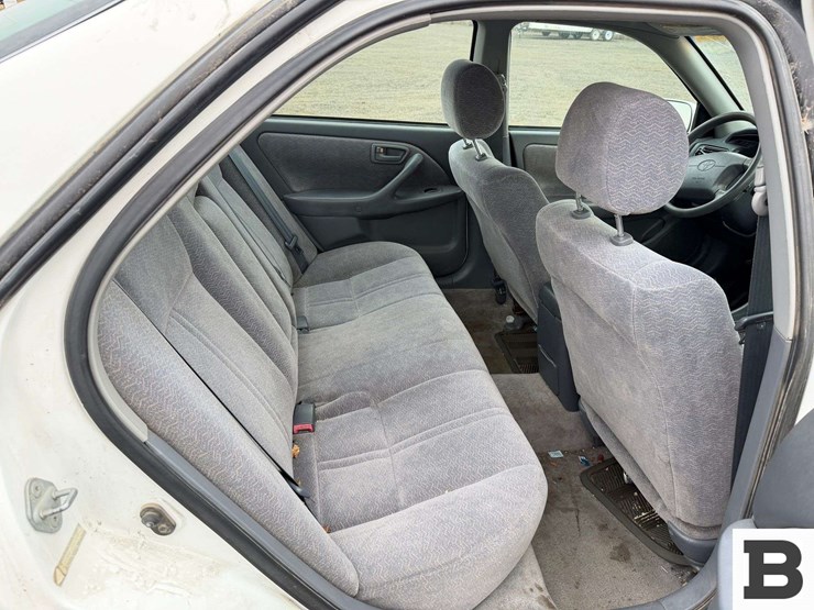 1999-toyota-camry-sedan-image-18