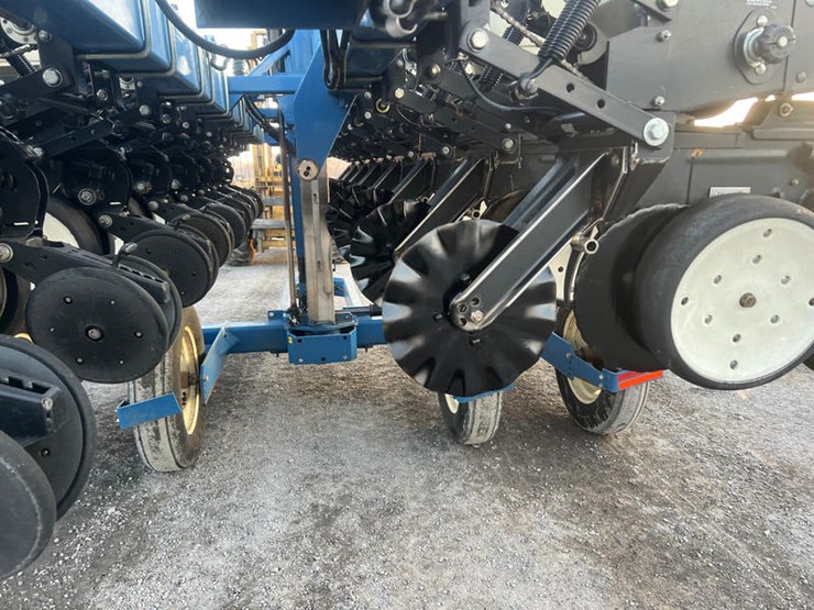 2004-kinze-3500-image-13