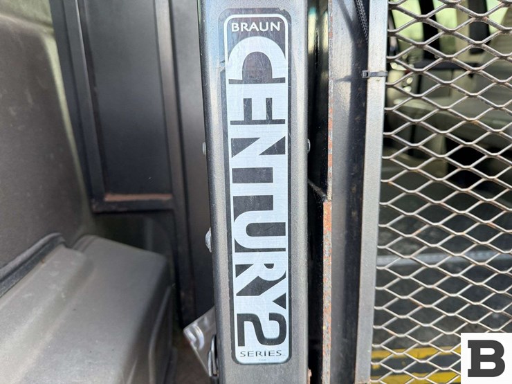 2014-ford-cargo-image-19