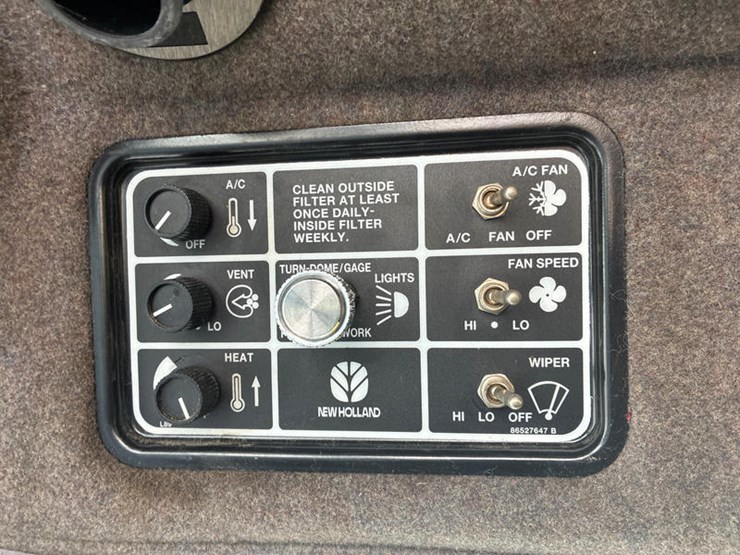 new-holland-tr89-image-100