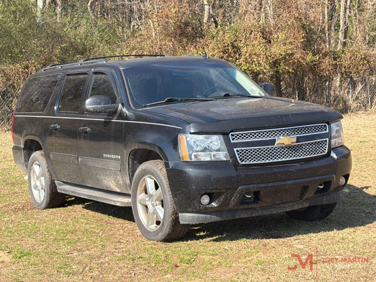 2013-chevrolet-suburban-image-1