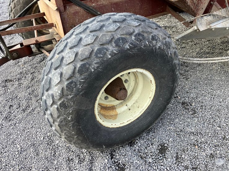 #5059-•-m&w-wagon-w/-hyd-conveyor-image-3