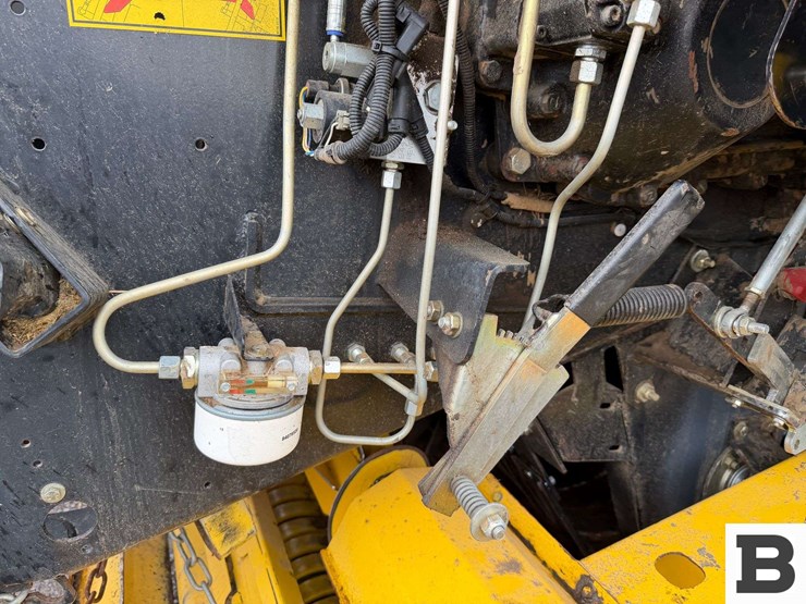 new-holland-340-image-25