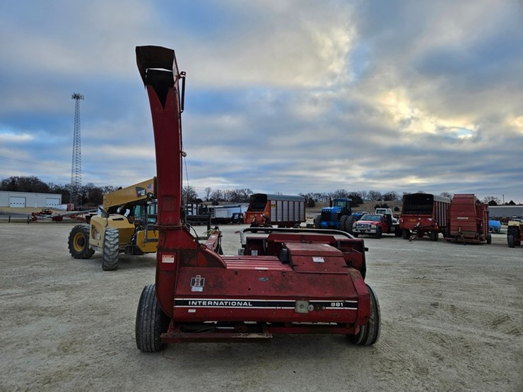 international-881-image-4