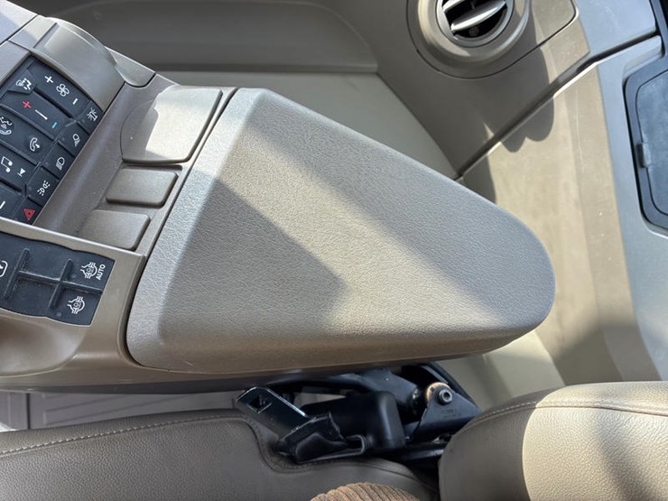 2023-john-deere-9rx-590-image-93