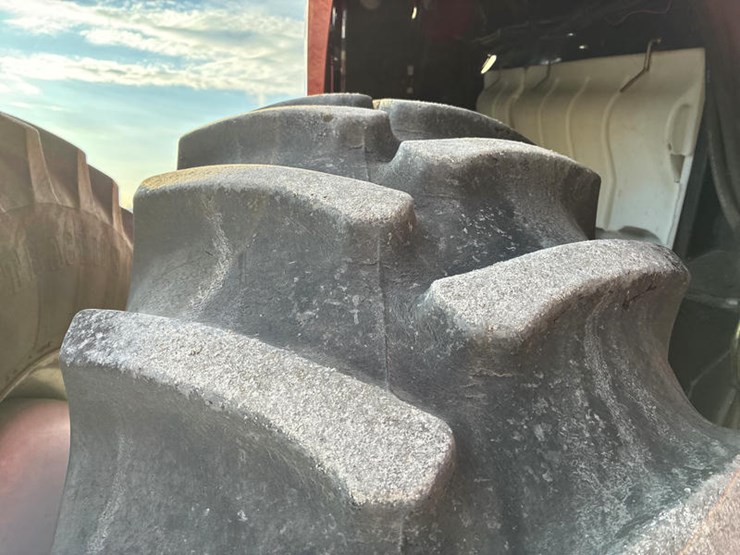 2010-case-ih-8120-image-39