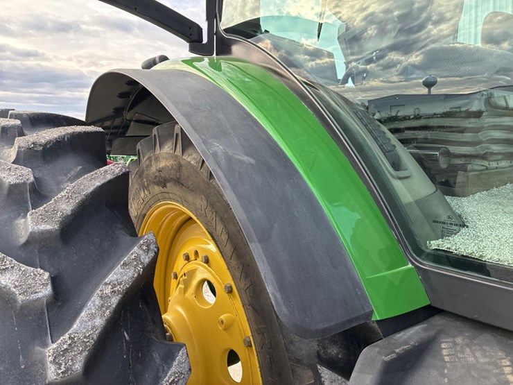 2012-john-deere-8260r-image-22