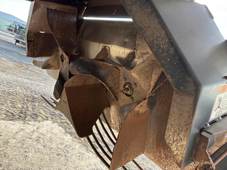 2010-case-ih-8120-image-71