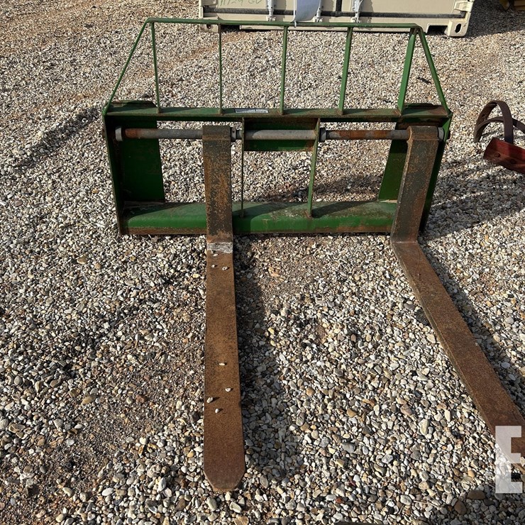 PALLET FORKS JOHN DEERE