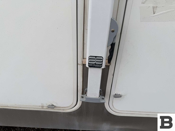 2006-raptor-3712ts-travel-trailer-image-52