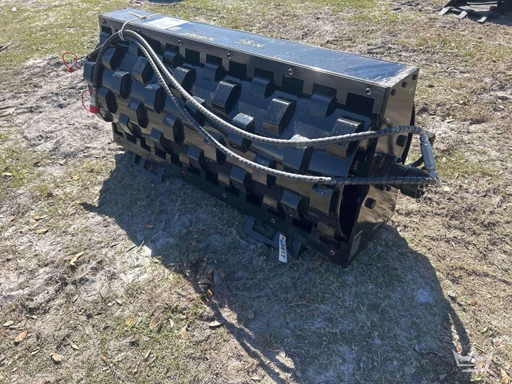 58in-padfoot-vibratory-roller-skid-steer-attachment-image-3