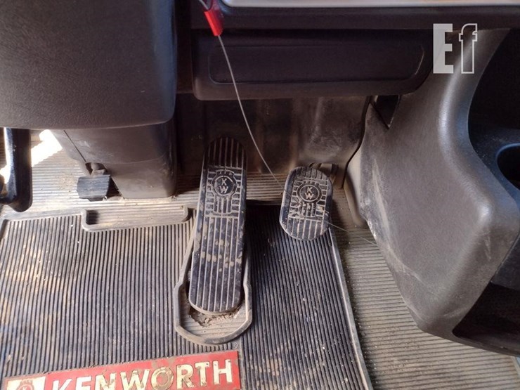 2013-kenworth-t800-image-11