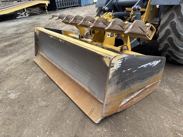 2018-deere-210lep-image-4