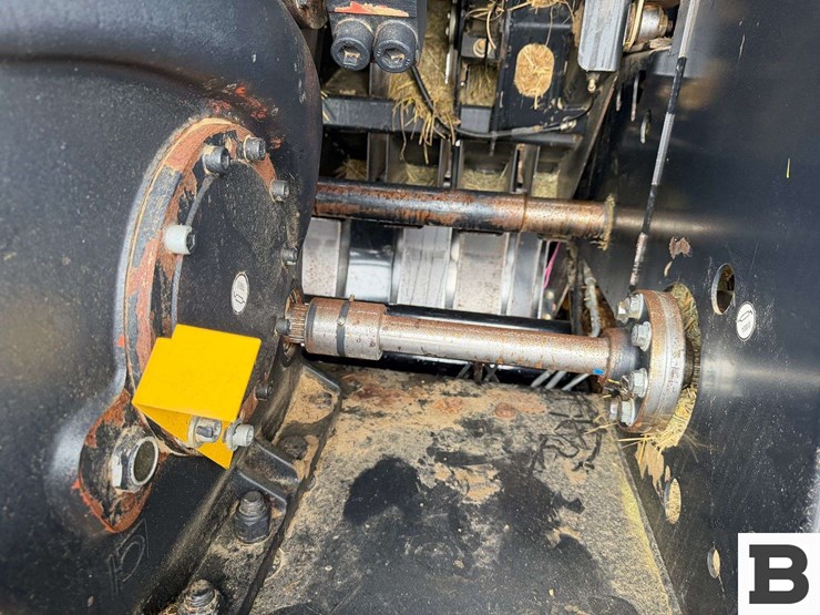 new-holland-340-image-22