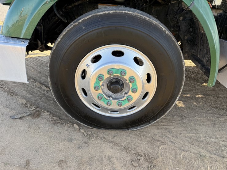 2021-peterbilt-367-image-16