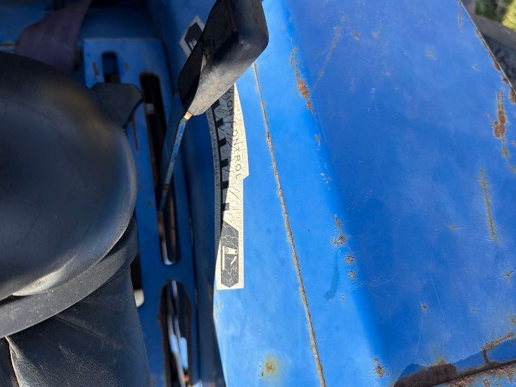 new-holland-tc30-image-15