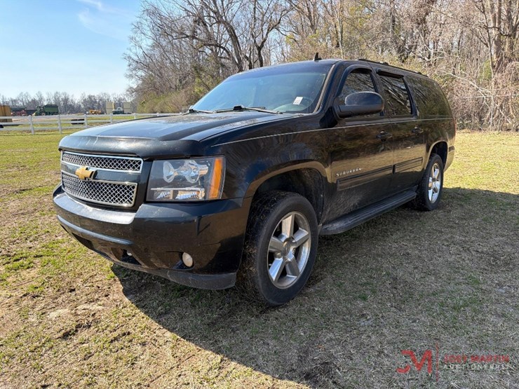 2013-chevrolet-suburban-image-5
