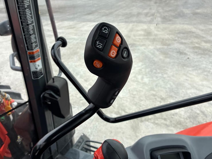 2024-kubota-m6-131-image-80