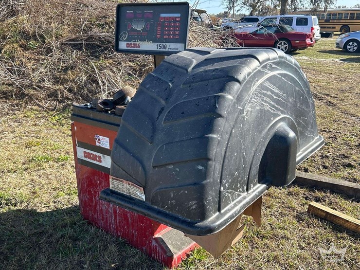 coats-1550-3d-wheel-balancer-machine-image-1