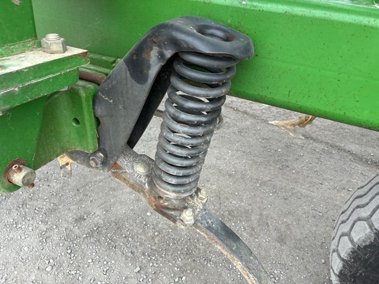 john-deere-2310-image-32