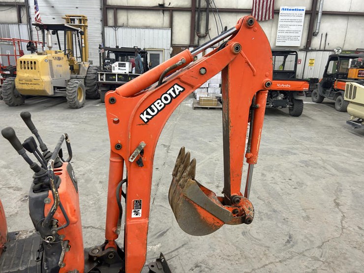 2016-kubota-k008-3-image-24