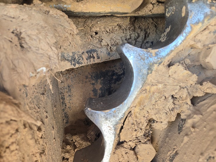 2016-deere-245g-lc-image-76