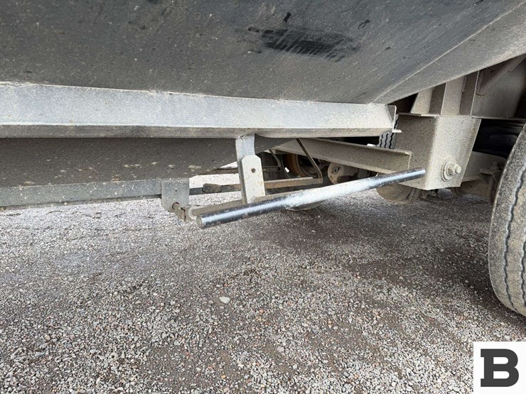 2000-neville-trailer-image-19