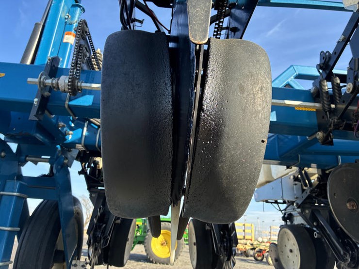 2010-kinze-3600-image-87