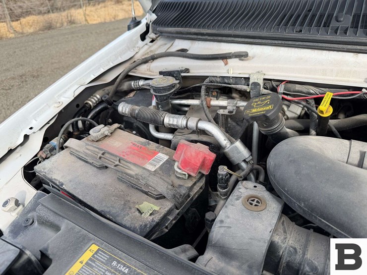 2010-ford-cargo-image-39