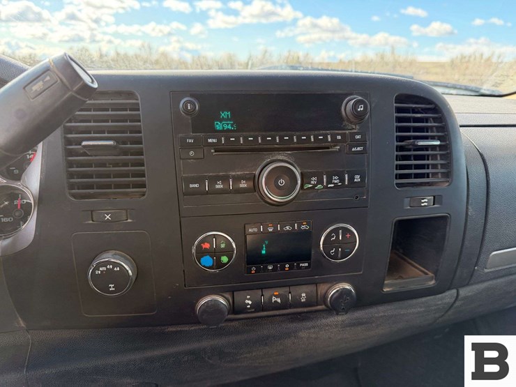 2013-chevrolet-silverado-1500-image-29