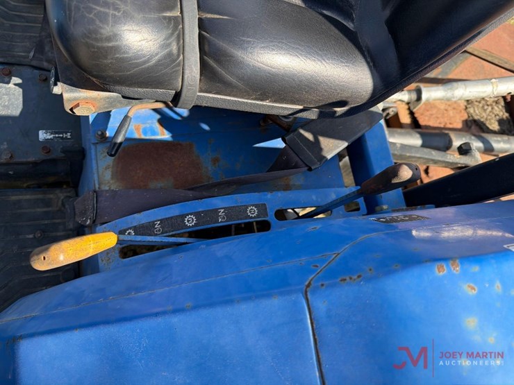 new-holland-tc30-image-14