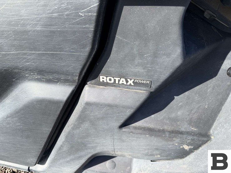 2023-can-am-defender-limited-hd10-atv-image-21